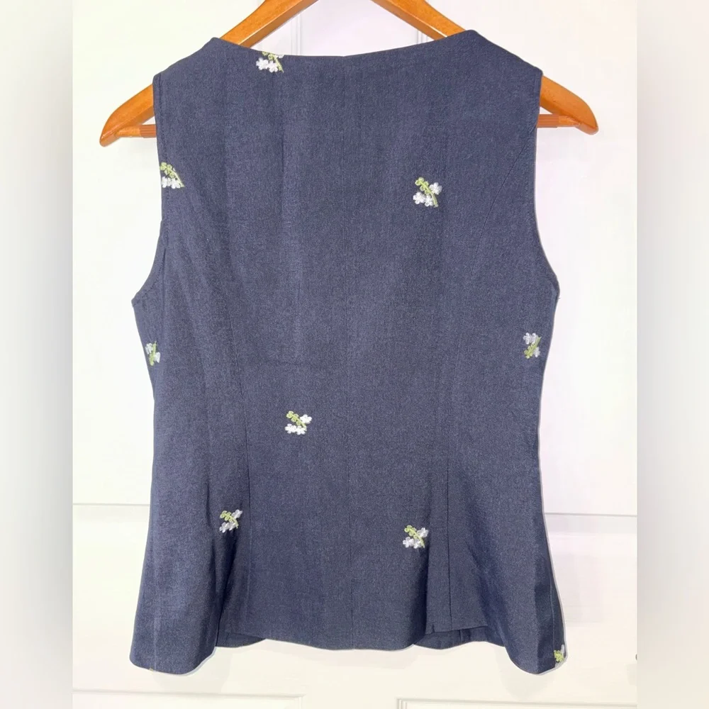 Cider Floral Embroidered Button Front Vest top Navy Blue Size M - Picture 2 of 5